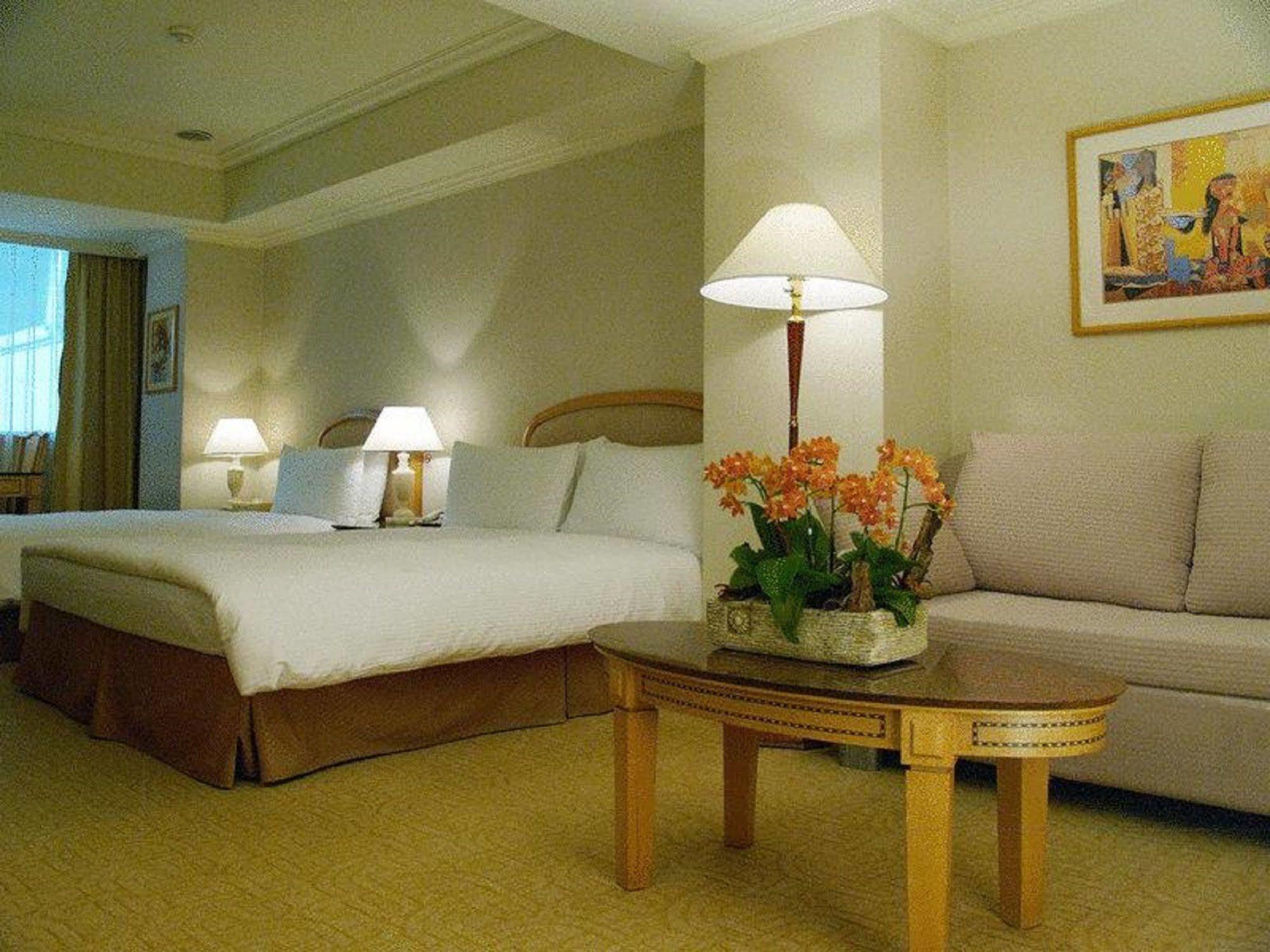Dong Wu Hotel Тайбей Екстер'єр фото